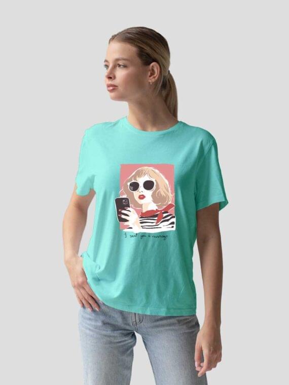 HOLDING SMARTPHONE - WOMEN'S T-SHIRT